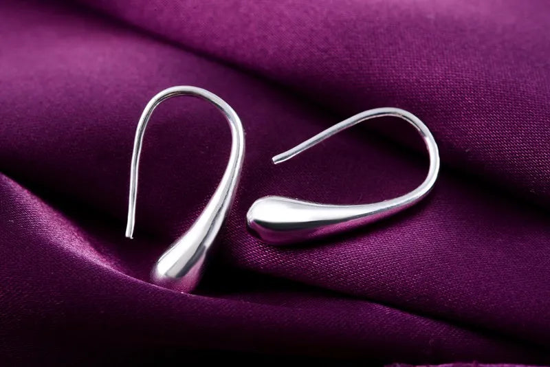 Sterling Silver Örhängen med Vattendroppe Design