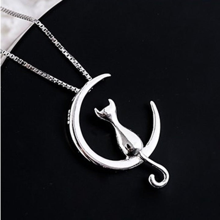 Stilfull katt-halsband med halvmåne och kattmotiv